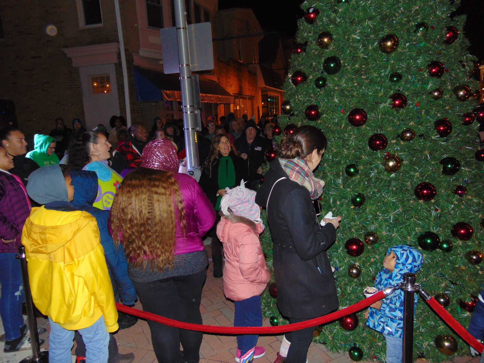 GAL EHC tree lighting 143a 1211-4